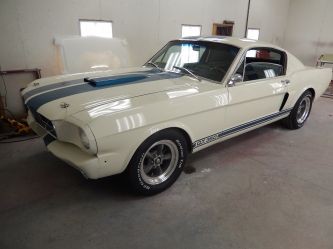 White 1965 Shelby GT 350 replica 